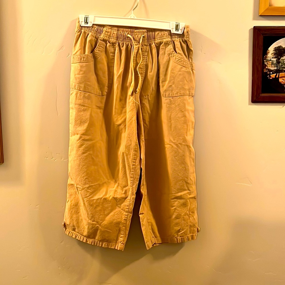 Women’s Capris, Tan, Gloria Vanderbilt Casuals, Elastic Waist, Ties @ Waist